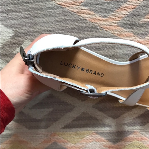Lucky Brand NWOB Jenley White Leather Wedge Sandal - Picture 4 of 8